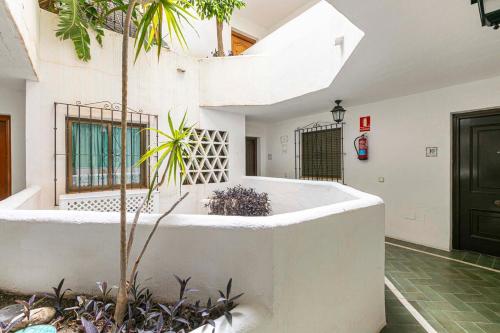 MARBELLA HOME RENTALS - Puerto Banus with Seaviews, 1BR apartment