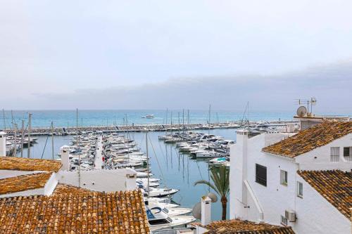 MARBELLA HOME RENTALS - Puerto Banus with Seaviews, 1BR apartment