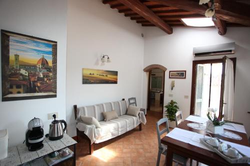 a living room with a white couch and a table at Dimora La Favorita in San Miniato