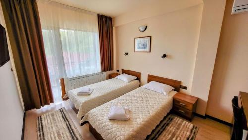 Postel nebo postele na pokoji v ubytování Panorama Family Hotel