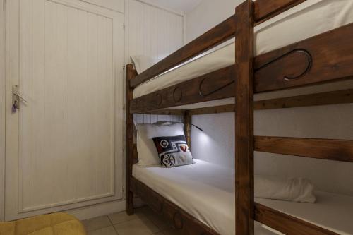 Ένα ή περισσότερα κρεβάτια σε δωμάτιο στο Prarion Lac - Pied des pistes - Vue montagne