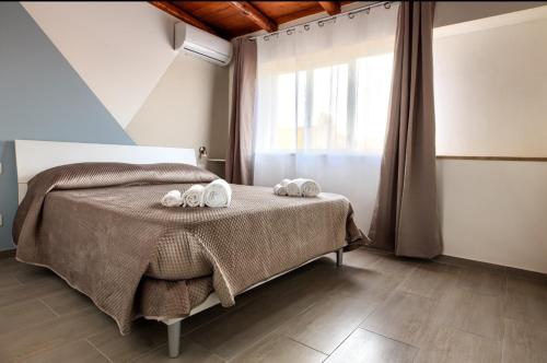 a bedroom with a bed with two towels on it at La Praiola in Trappeto