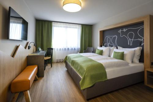 Postel nebo postele na pokoji v ubytování JUFA Hotel Wangen im Allgäu