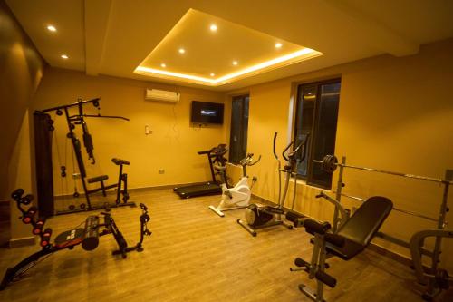 a gym with several exercise equipment in a room at AIDEN HOMES AND APARTMENTS HOTEl in Koforidua