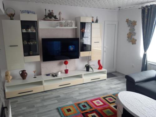 Μια τηλεόραση ή/και κέντρο ψυχαγωγίας στο Apartmán Lesná