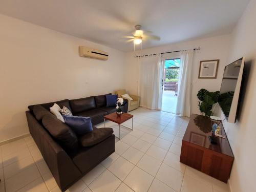 Large 2-bedroom townhouse with patio, 200Mbps WiFi