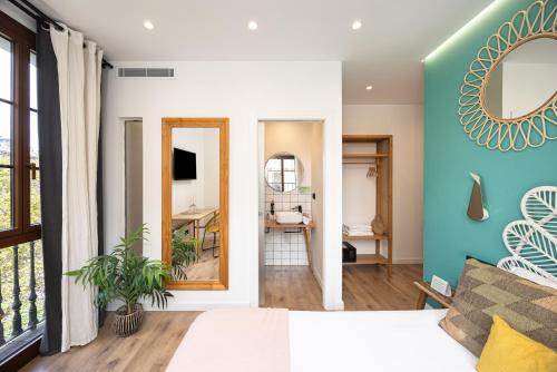 a bedroom with a bed and a room with a mirror at Casa Vaganto in Barcelona