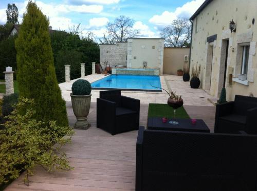Charmante maison de campagne très agréable avec sa piscine chauffée, terrasse, jardin,