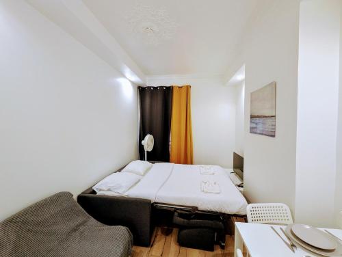 Ένα ή περισσότερα κρεβάτια σε δωμάτιο στο Chic studio Paris - Asnières
