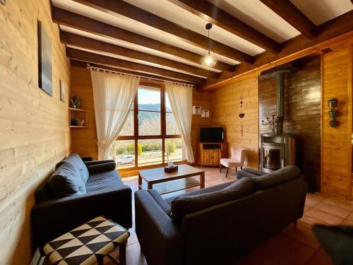Chalet L'Ecureuil, with terrace & lake view
