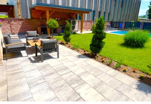 Zahrada ubytování Villa Moste with Pool, EV station & free parking
