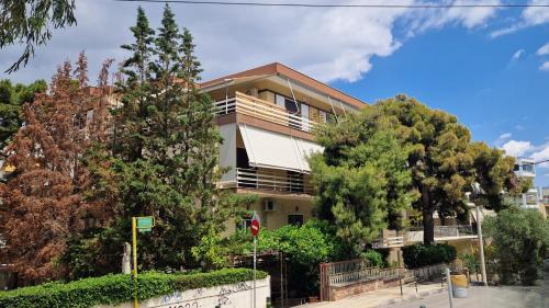 Rooftop Studio Apt - 5 Min Walk to Holargos Metro