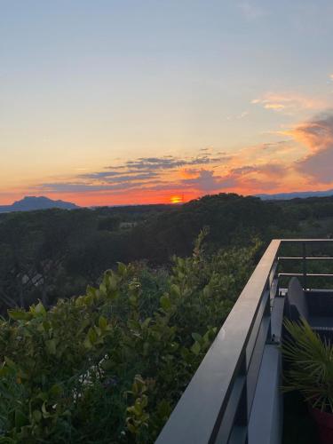 Appartement toit terrasse, piscine, plages à 10min et parking