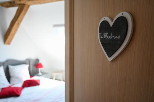 a heart sign on the door of a bedroom at Le Maffe de Scourmont in Chimay