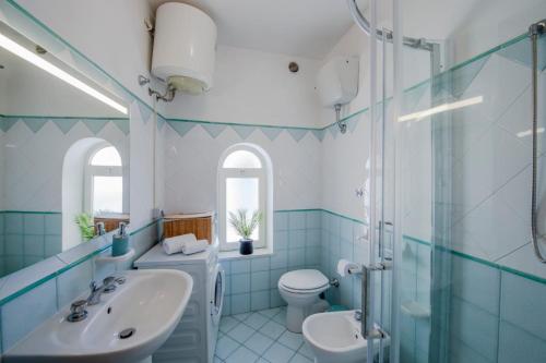 Ванная комната в CASA VACANZE MARIANTONIETTA-Amalfi Coast