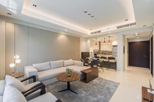 Stylish 1BR Balcony Skyline View
