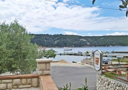 Seafront Family Apartment Una - Sunny Rab Island