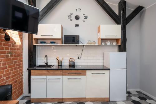 Η κουζίνα ή μικρή κουζίνα στο Kościelna Loft Apartaments