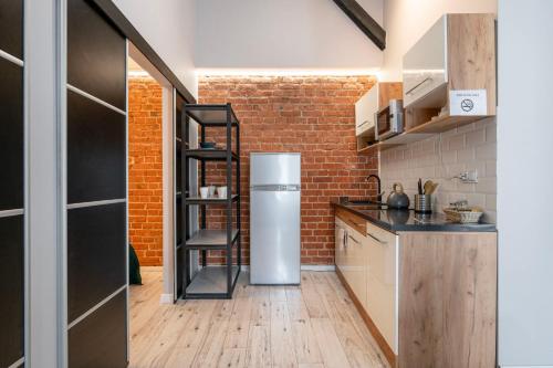 Η κουζίνα ή μικρή κουζίνα στο Kościelna Loft Apartaments