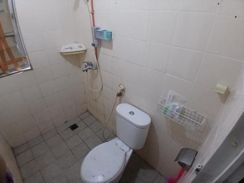 Koupelna v ubytování Citypark Cengkareng