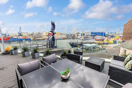 Χώρος καθιστικού στο Harbours Edge - Front-Line Harbour Views