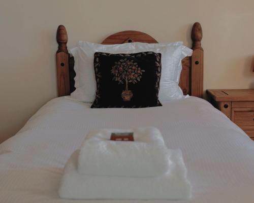 Postel nebo postele na pokoji v ubytování Honeysuckle Cottage