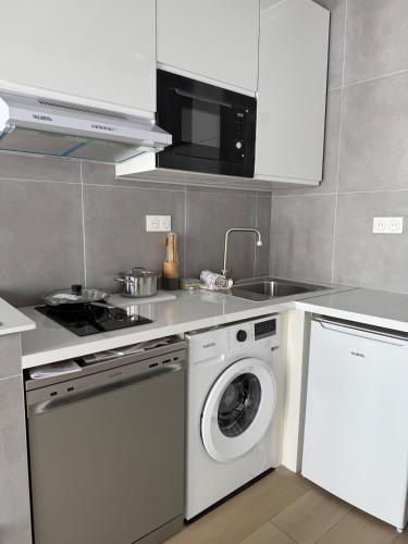 Central Paris Studio Clery 3 Walk to Marais Louvre