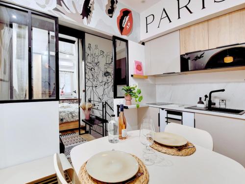 Photo de la galerie de l'établissement Jacuzzi & Balneotherapy for a passionate couple, à Paris