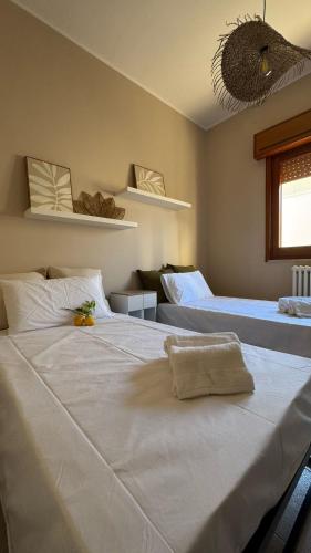 a bedroom with two beds with white sheets at Casa del Salento Il Limone in Trepuzzi