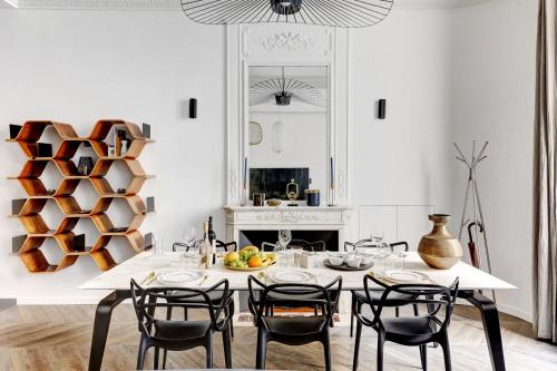 appartement de Luxe haussmannien aux champs-elysees