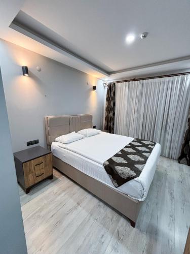 Whitestone Hotelにあるベッド