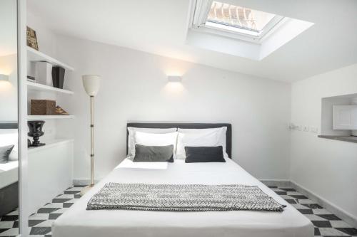 a bedroom with a bed with a black and white checkered floor at AMORE RENTALS - The Roof in Sorrento