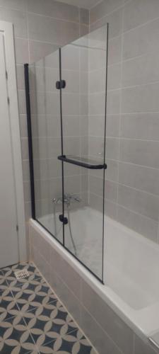 Un baño de K Home כרמי גת