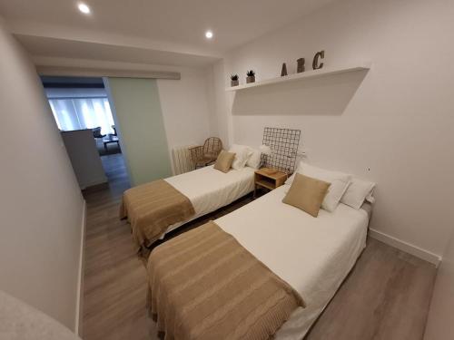a room with two beds in a room at Apto Espectacular Plaza España in Ferrol