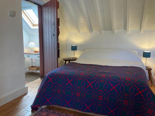 Un pat sau paturi într-o cameră la The Loft barn apartment - Pen y Graig Church Bay sea views near beach No Pets