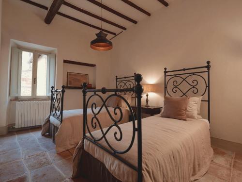 Giường trong phòng chung tại Borgo di Sotto Tuscany - Luxury Holiday Home