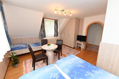 Zona de estar de Privatzimmervermietung Fiausch