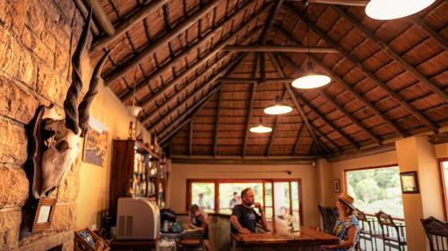 Restoran atau tempat lain untuk makan di Riverbend on Komati