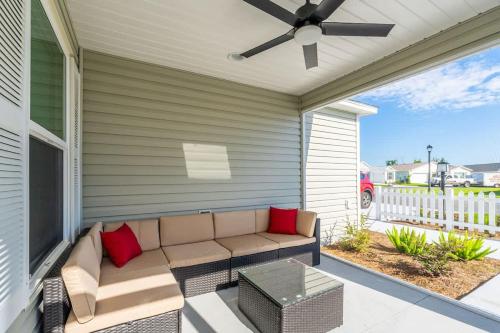 Μπαλκόνι ή βεράντα στο New 2-2 Patio Villa with Golf Cart