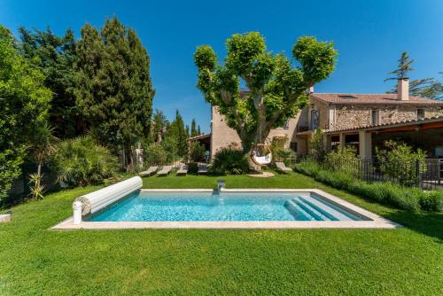 a swimming pool in the yard of a house at Gite en Campagne Léonie in Avignon