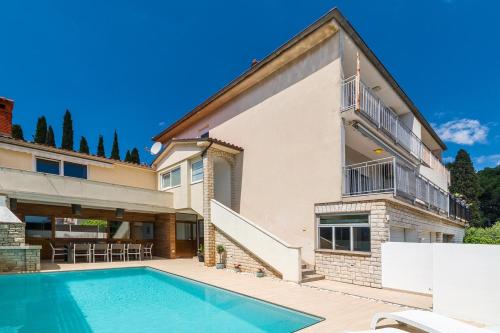 Villa Suton