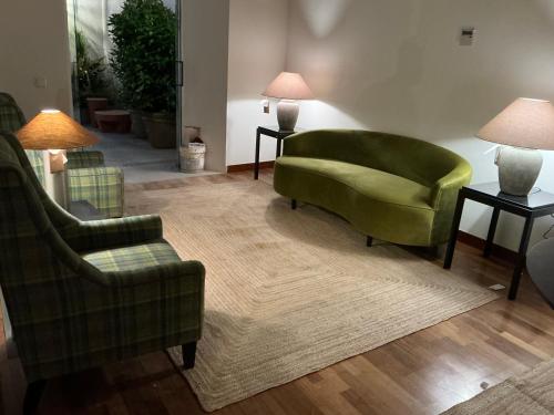 a living room with two chairs and a couch at Casón del Conde in Orgaz
