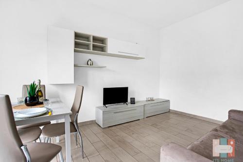 AG17 - In the center of Milan -