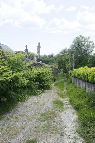 a dirt road in a field next to a fence at Ô Rando in La Bastide-lʼÉvêque
