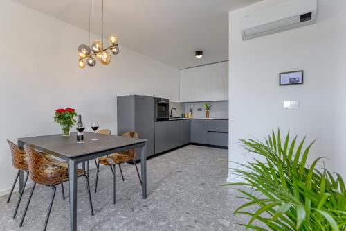 New Modern Apartment Mima