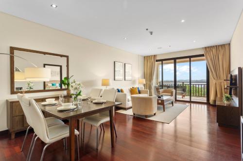 Homely 1 Bedroom on Palm Jumeirah with private beach