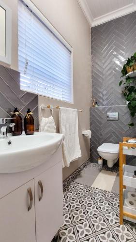 a bathroom with a sink and a toilet at La Vita e Bella in Wellington