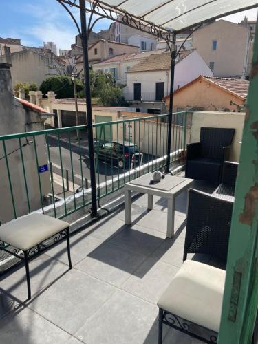 Stud terras Ville Corniche 2 pers stat gratuit rue Modif suivt possib et accord exclusif