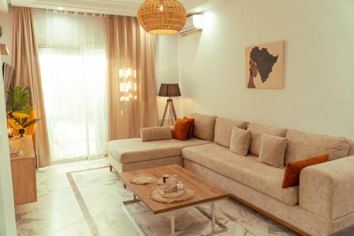 a living room with a couch and a coffee table at Casa Falaise Monastir in Monastir