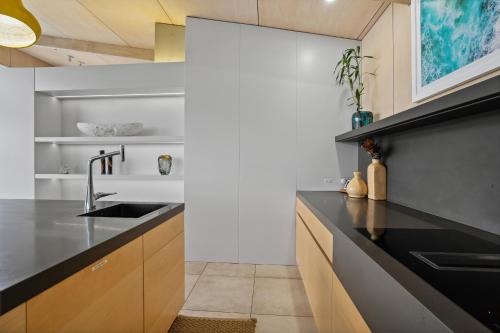 a kitchen with a sink and a counter at Bridge Hill Beauty - Alexandra Holiday Home in Alexandra